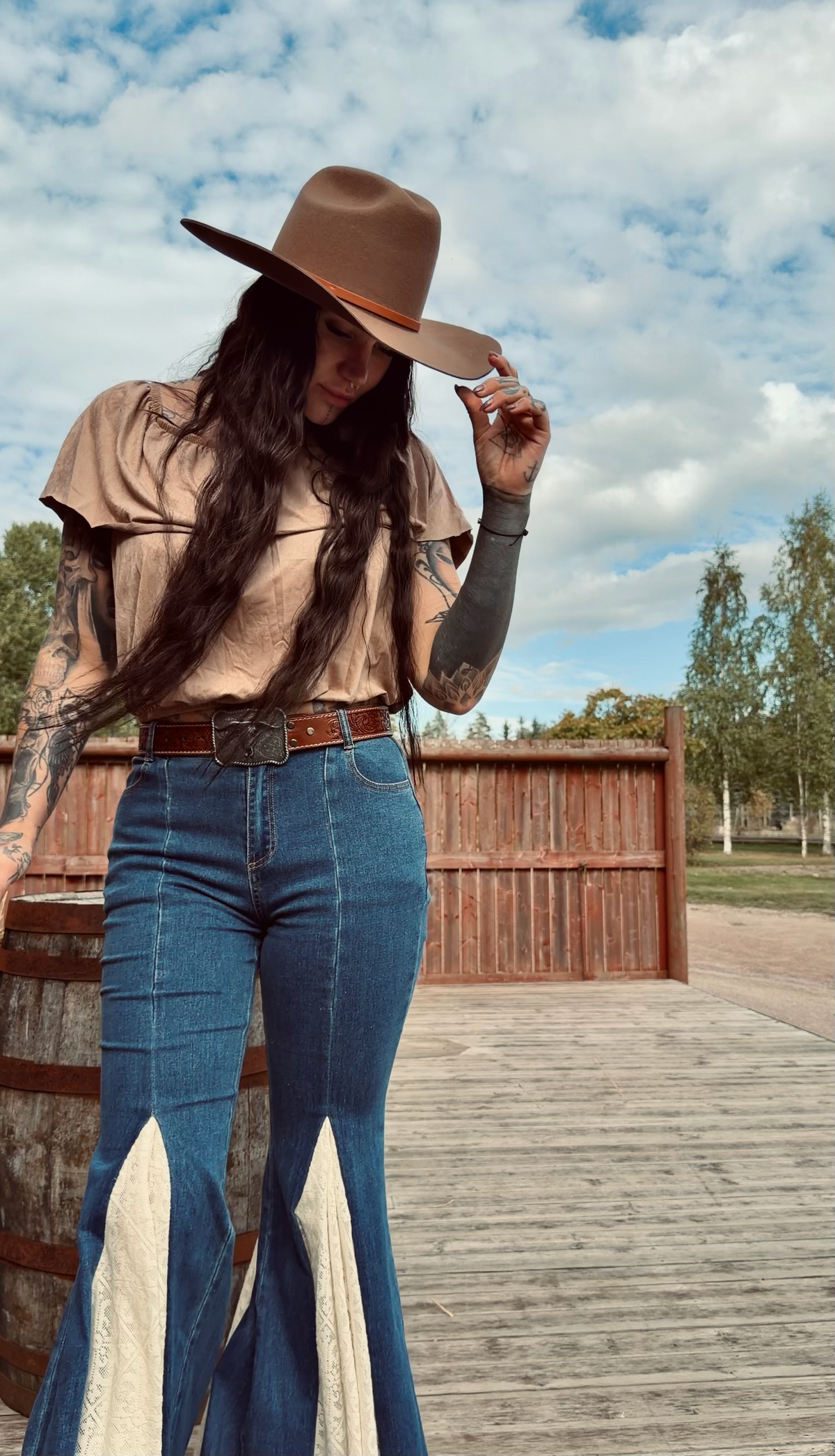 Bellbottom-jeans med spets
