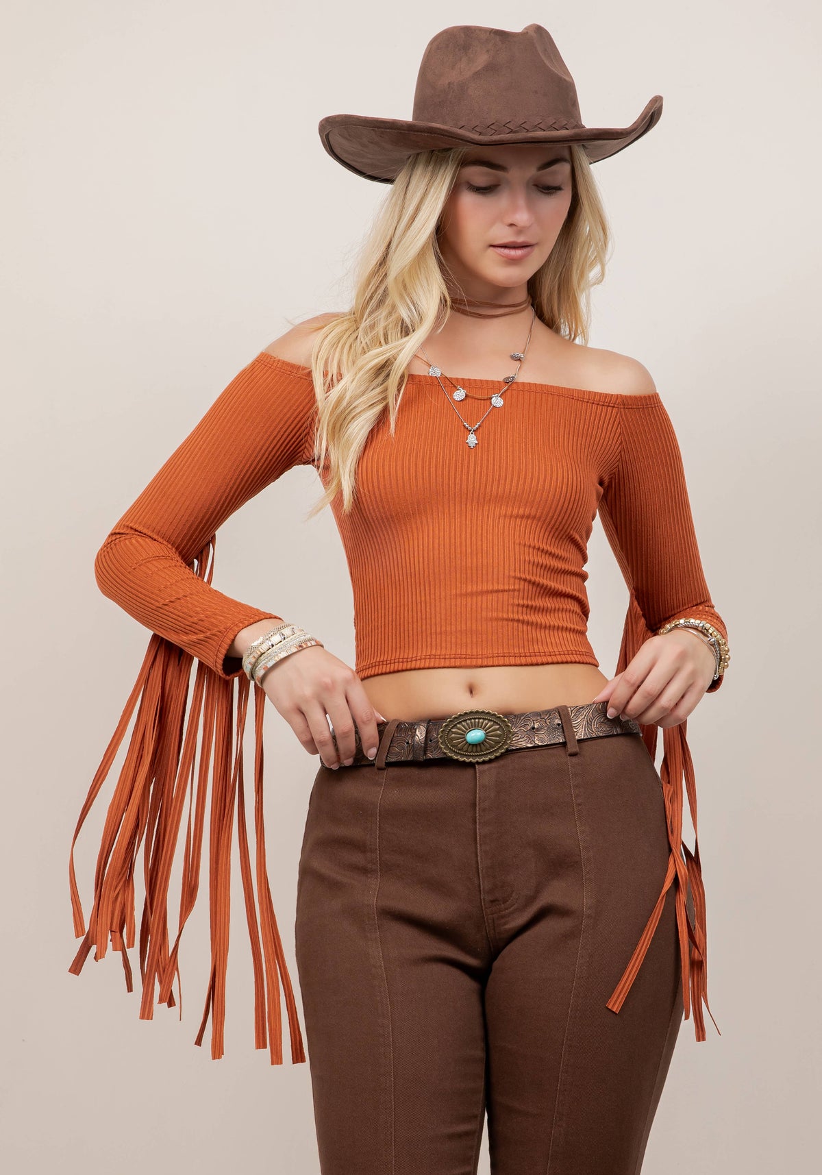 Rostfärgad off-shoulder topp med fransar