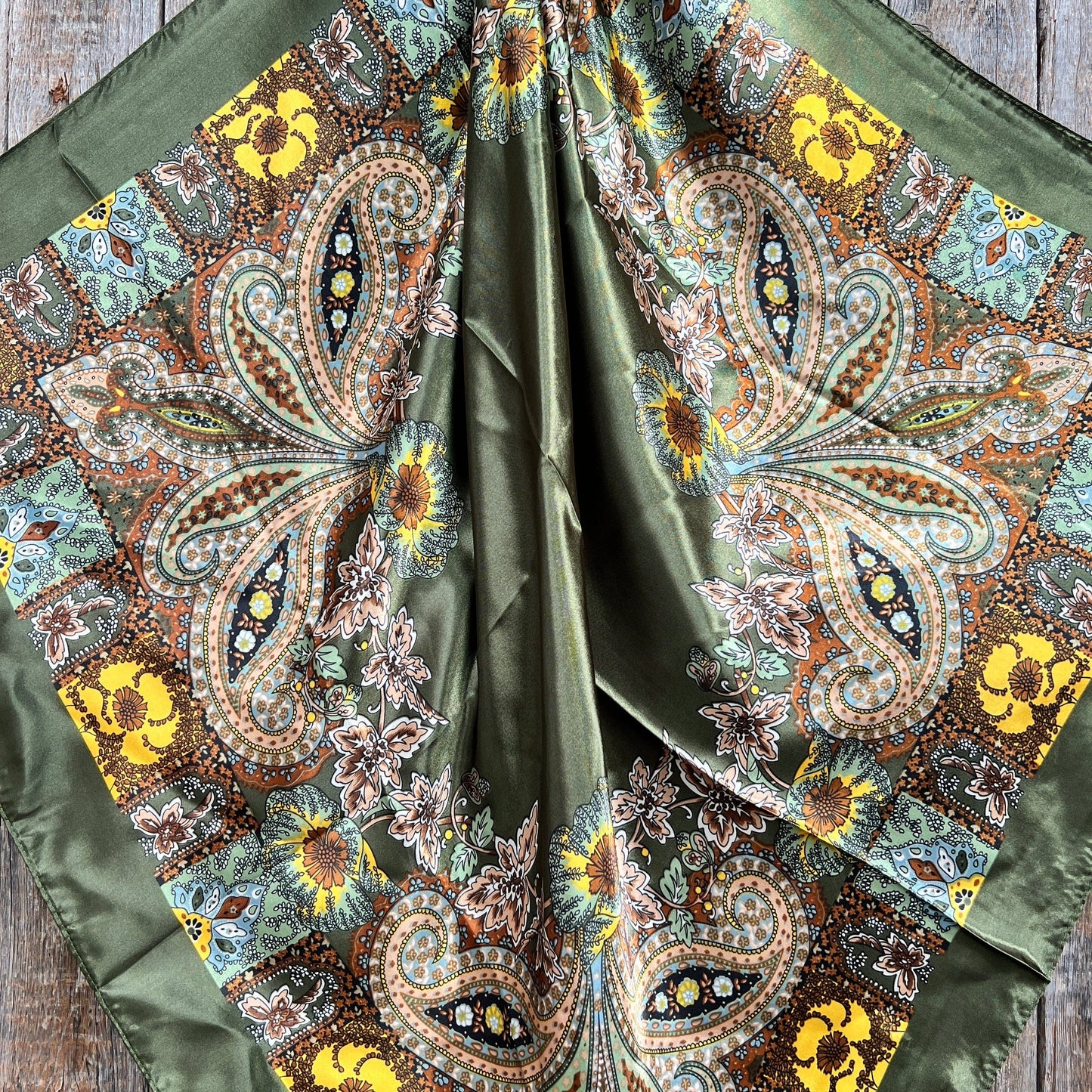 Olivgrön Paisley Wild rag