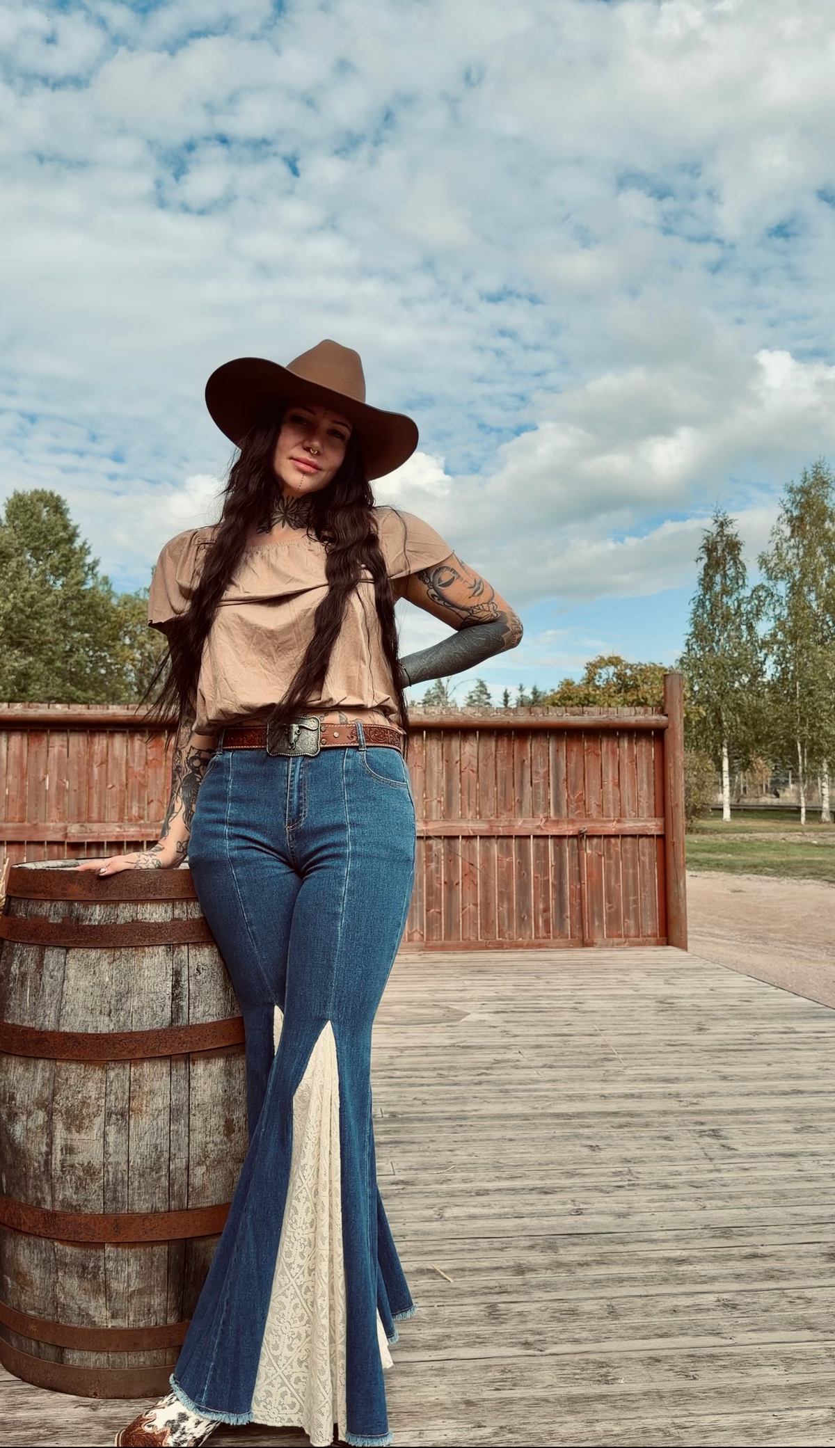 Bellbottom-jeans med spets