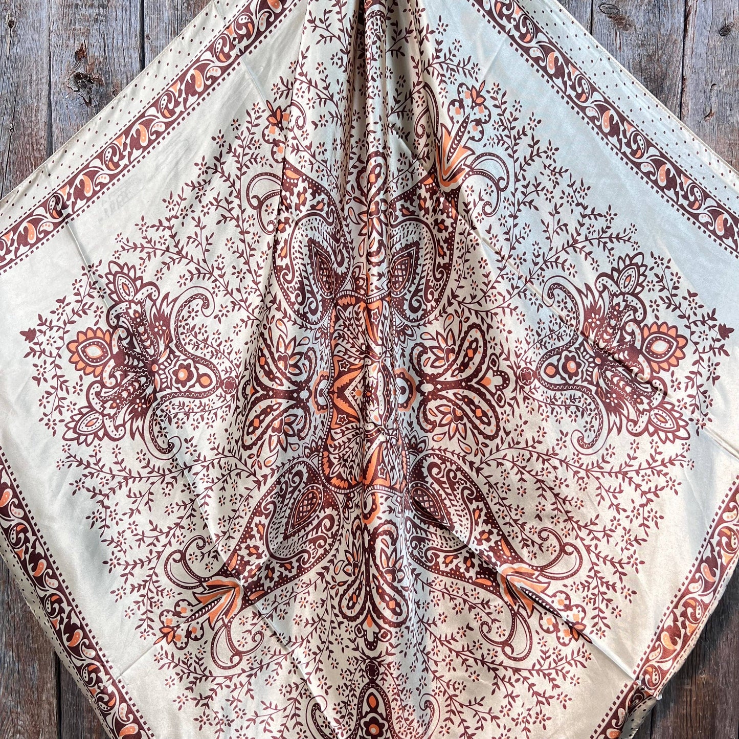 Beige/Brun prickig Wild Rag
