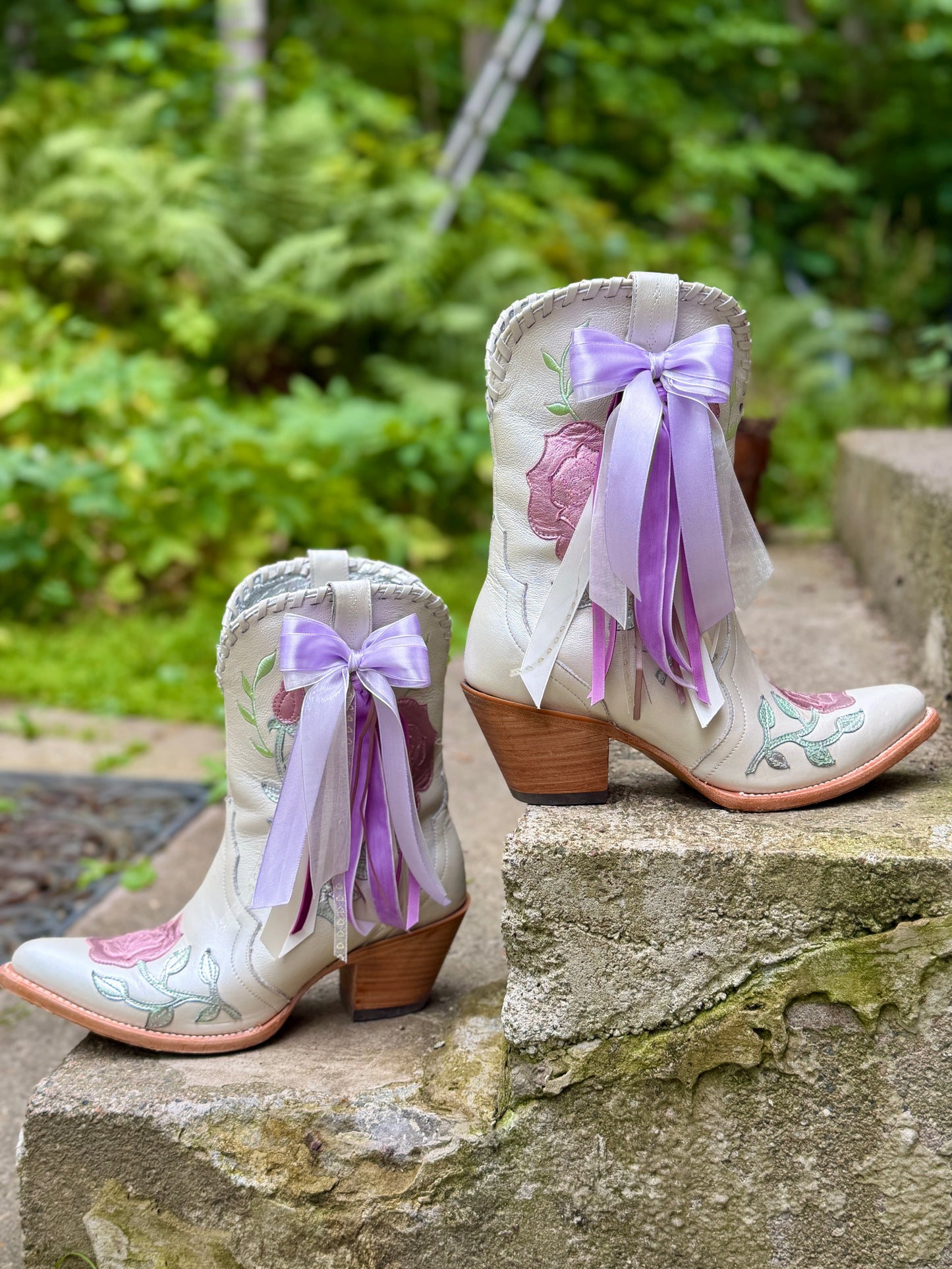 Lila Boot Bow