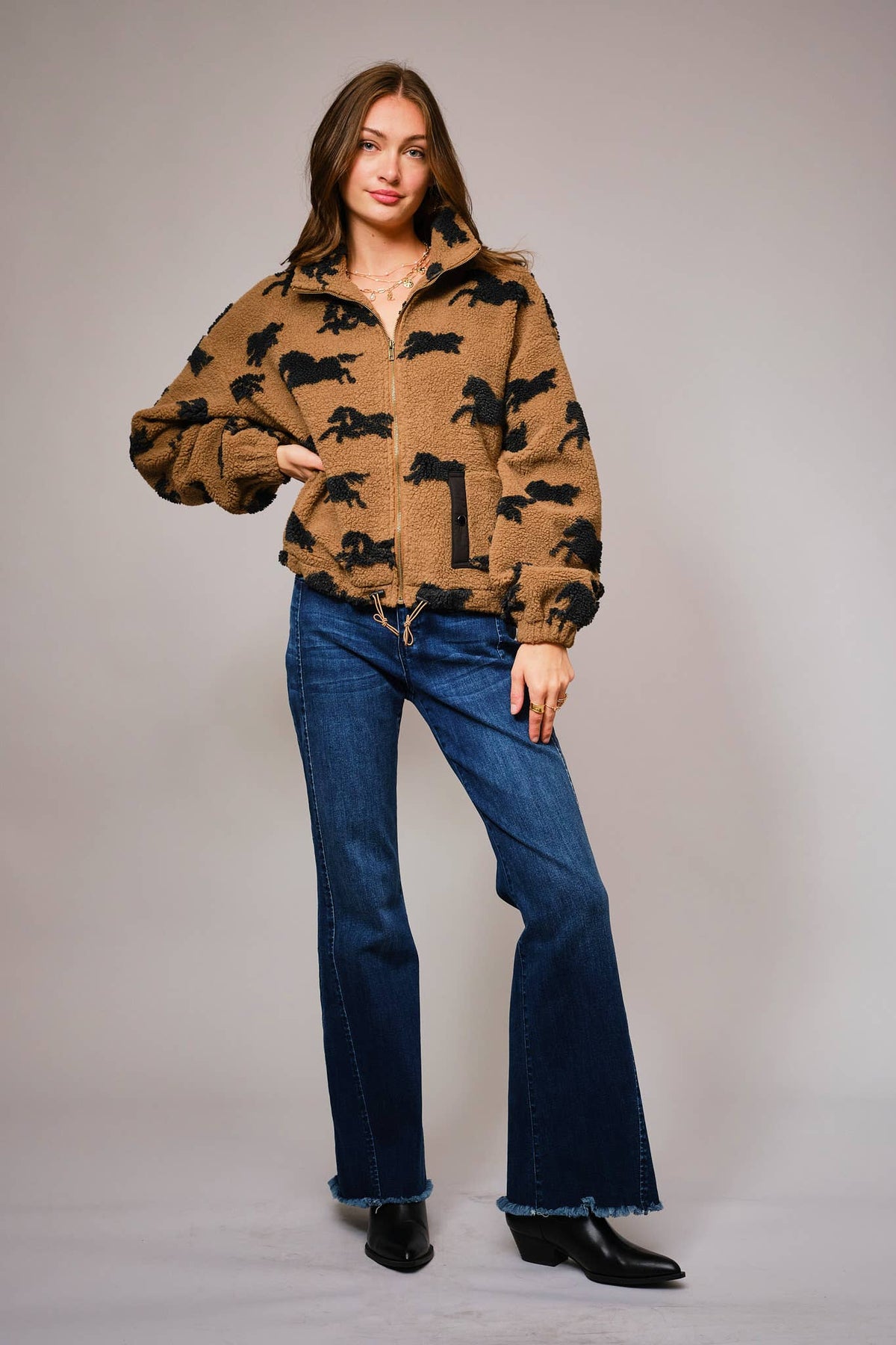 Wild Sherpa – Oversizejacka med hästmotiv