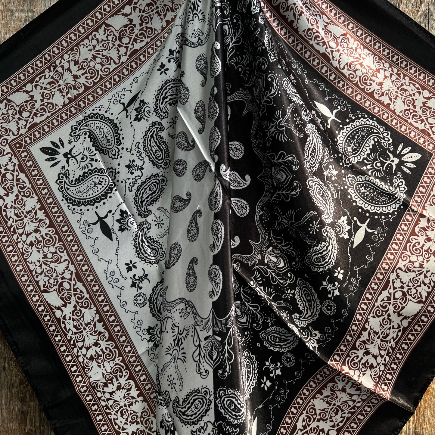 Tvåfärgad svart paisley Wild rag