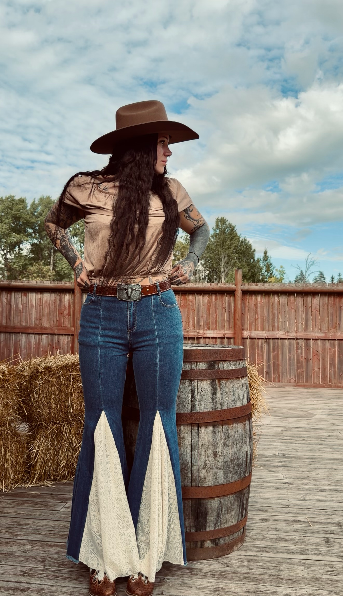 Bellbottom-jeans med spets
