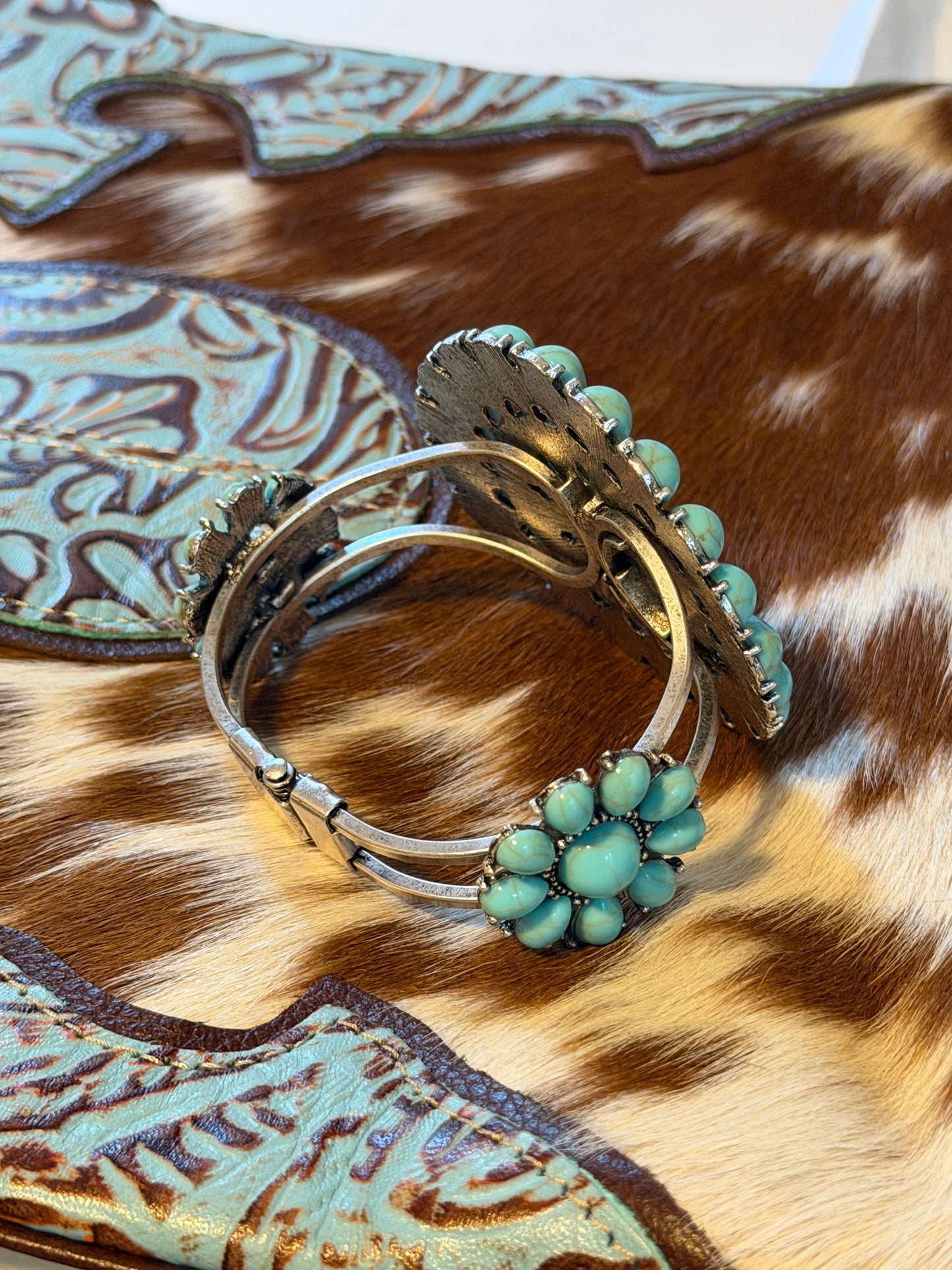 Turkost armband med stenar