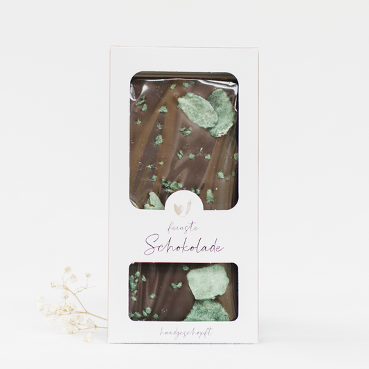 Lyxig mörk choklad med sockrade myntablommor